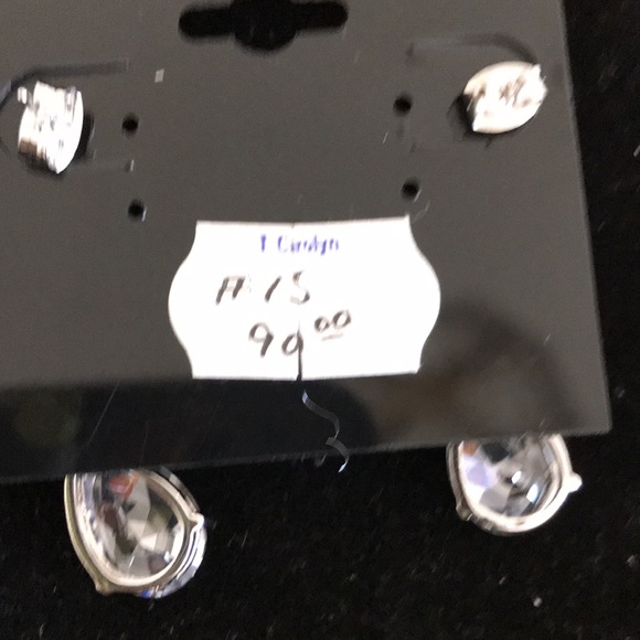 Earrings by T. Carolyn - Picture 5 of 5